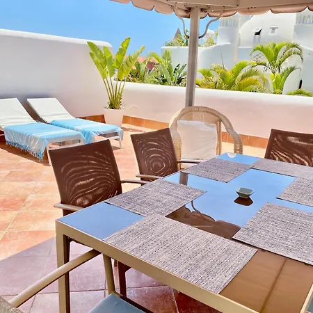 Deluxe - Oceanfront, Heated Pool Apartment