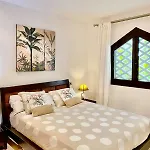 Deluxe - Oceanfront, Heated Pool Appartement *
