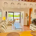 Deluxe - Oceanfront, Heated Pool Appartement *
