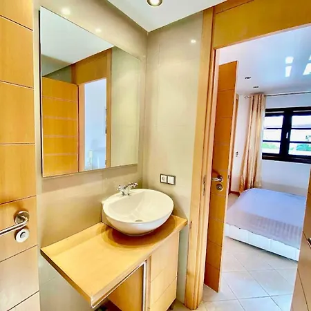 Deluxe - Oceanfront, Heated Pool Apartament