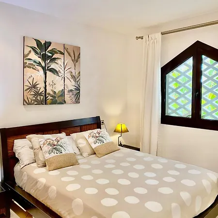 Deluxe - Oceanfront, Heated Pool Apartament *