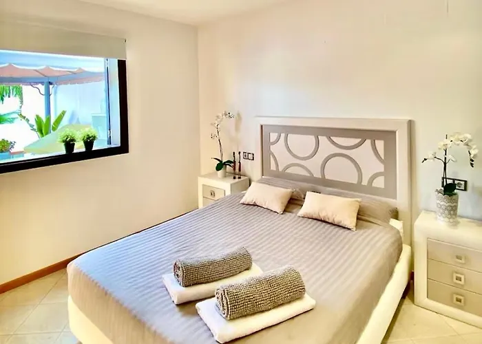 Deluxe - Oceanfront, Heated Pool Apartment Costa Adeje (Tenerife)