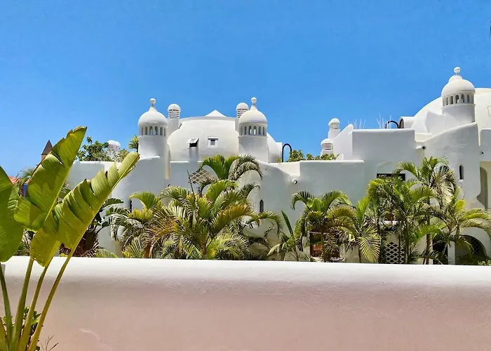 Deluxe - Oceanfront, Heated Pool Apartment