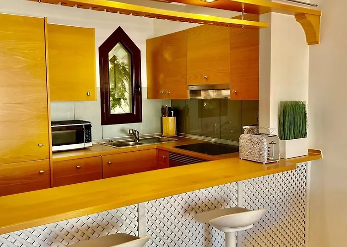 Deluxe - Oceanfront, Heated Pool Appartamento