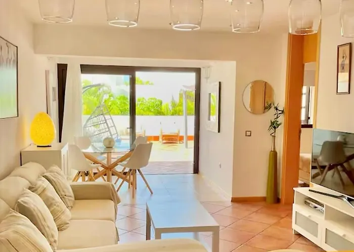 Deluxe - Oceanfront, Heated Pool Apartment *