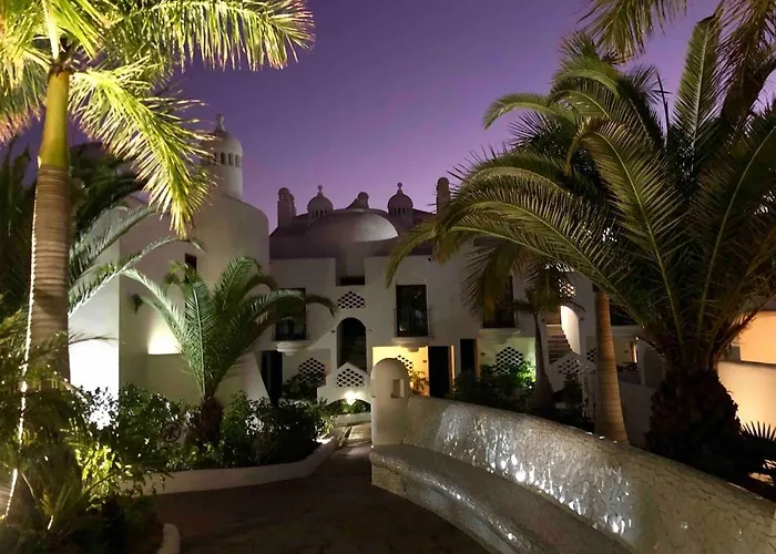 Deluxe - Oceanfront, Heated Pool *