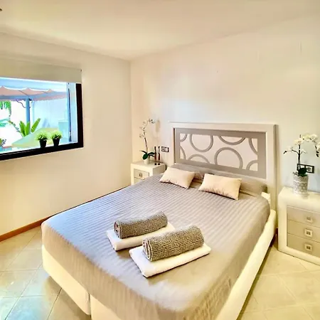 Deluxe - Oceanfront, Heated Pool 公寓 阿德耶